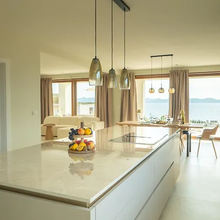 Bay - Brand New Seaside Apartments, Heated Pool