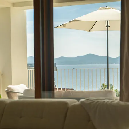 Bay - Brand New Seaside Apartments, Heated Pool *