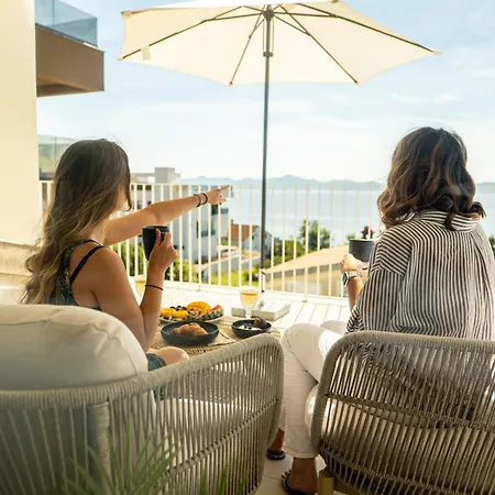 Bay - Brand New Seaside Apartments, Heated Pool *