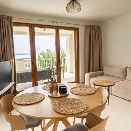 Bay - Brand New Seaside Apartments, Heated Pool *