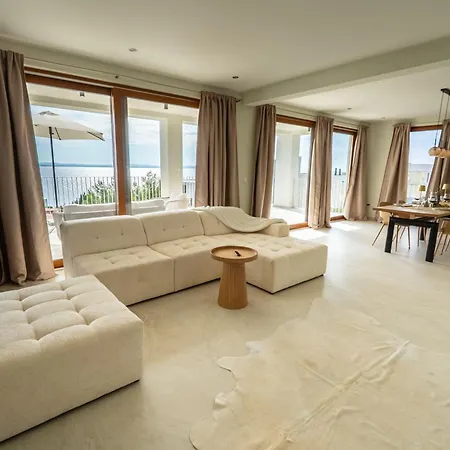 Bay - Brand New Seaside Apartments, Heated Pool Apartment *
