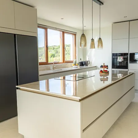 Bay - Brand New Seaside Apartments, Heated Pool Apartment