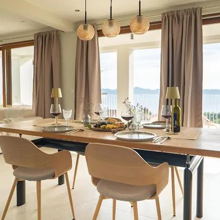 Bay - Brand New Seaside Apartments, Heated Pool