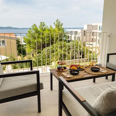 Bay - Brand New Seaside Apartments, Heated Pool