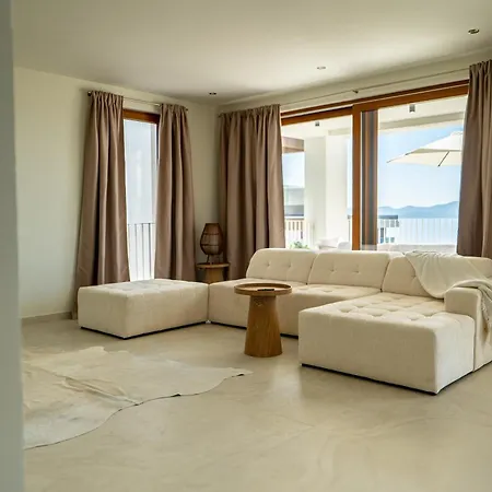 Bay - Brand New Seaside Apartments, Heated Pool *