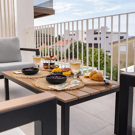 Bay - Brand New Seaside Apartments, Heated Pool