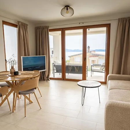 Bay - Brand New Seaside Apartments, Heated Pool Apartment Kozino