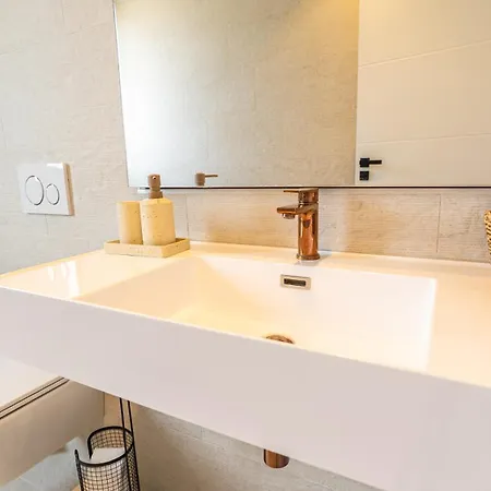 Bay - Brand New Seaside Apartments, Heated Pool Apartamento *