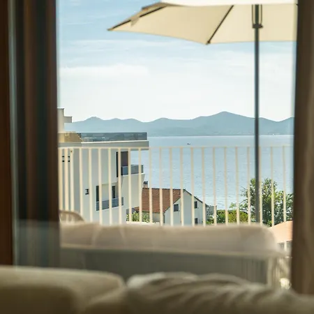 Apartment Bay - Brand New Seaside Apartments, Heated Pool *