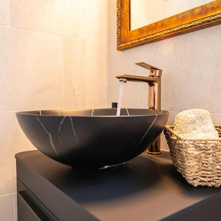 Bay - Brand New Seaside Apartments, Heated Pool Appartamento *