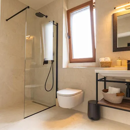 Bay - Brand New Seaside Apartments, Heated Pool *
