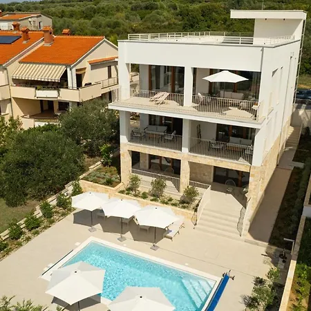 Bay - Brand New Seaside Apartments, Heated Pool Appartamento