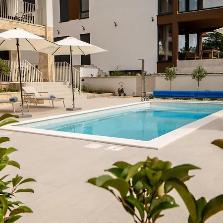 Bay - Brand New Seaside Apartments, Heated Pool *