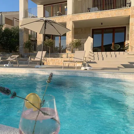 Bay - Brand New Seaside Apartments, Heated Pool Apartment