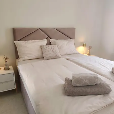 Bay - Brand New Seaside Apartments, Heated Pool *