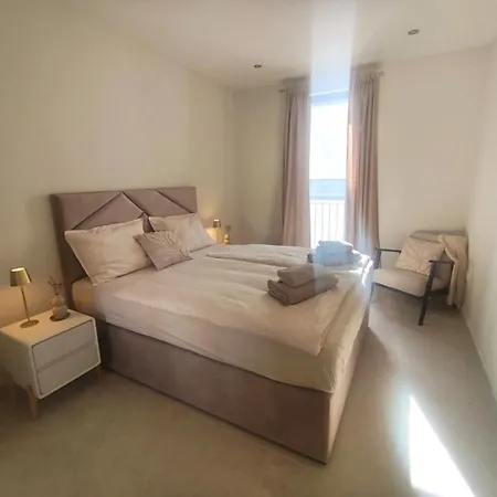 Apartment Bay - Brand New Seaside Apartments, Heated Pool